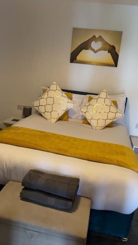 Styled double bedroom with fresh linen after a Saarathi turnover clean